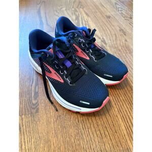 Brooks Women's Adrenaline GTS 22 Running Shoes